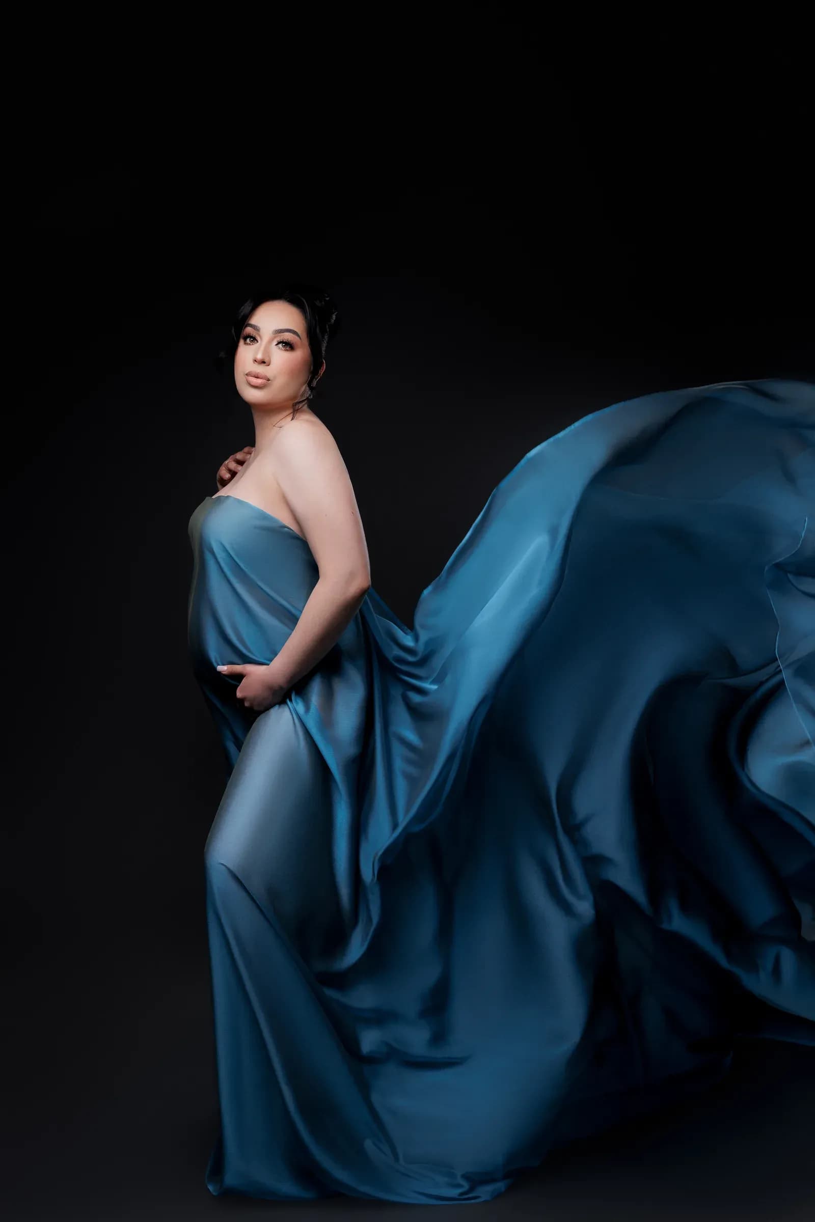 Maternity session at Natalie Vell Studio — photo 1