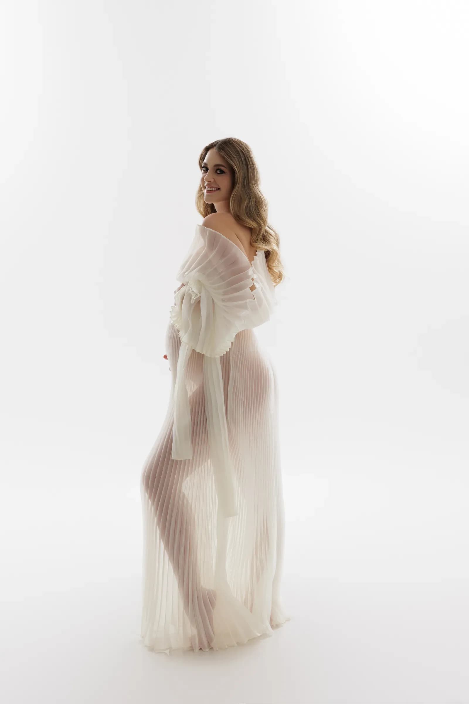 Maternity session at Natalie Vell Studio — photo 3
