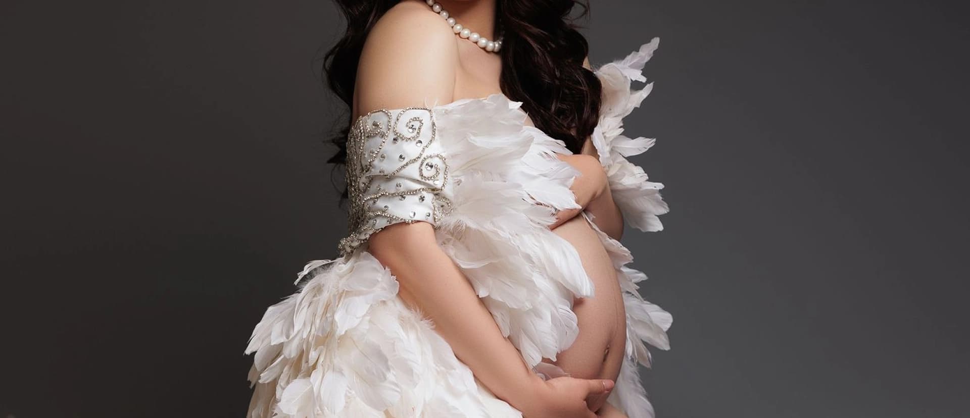 Maternity portrait at Natalie Vell Studio